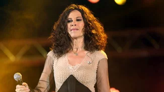 Ελευθερία Αρβανιτάκη | Ο πατέρας μου πέθανε όταν ήμουν 10, αλλά τον είχα σβήσει ήδη από τη μνήμη μου