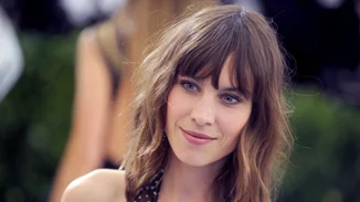 To athleisure στυλ της Alexa Chung δεν περιλαμβάνει κολάν