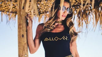 Αθηνά Οικονομάκου: Εμφάνιση με το μαγιό του καλοκαιριού