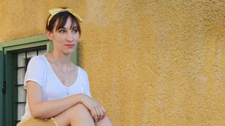 Street style στην Πλάκα με την απόλυτη νέα σειρά από ελληνικά δερμάτινα σανδάλια!