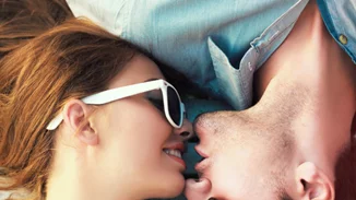 Παγκόσμια Ημέρα Φιλιού: 5 + 1 λόγοι για να δίνεις φιλιά συχνότερα