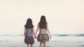 Η τεράστια ευθύνη να παίρνεις το παιδί φίλων μαζί σου στις διακοπές