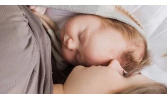 Kοιμάμαι στο ίδιο κρεβάτι με το παιδί μου – 8 πράγματα που έμαθα απ’ αυτό