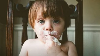 «Η τελευταία μπουκιά είναι η δύναμή σου» – πώς οι γιαγιάδες παχαίνουν τα παιδιά