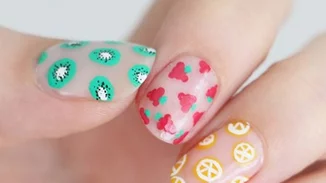 Σχέδια στα νύχια με φρούτα; Ιδέες για το πιο καλοκαιρινό μανικιούρ