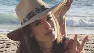 Alessandra Ambrosio: Διακοπές στην Πάρο για το supermodel