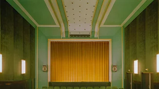 Αληθινά τοπία ή σκηνές από ταινίες του Wes Anderson;