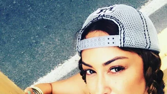 Μελίνα Ασλανίδου: Χαλαρώνει με μπικίνι σε παραλία της Κρήτης