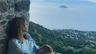 Τζένη Μπαλατσινού: Διακοπές στην Πάτμο μαζί με την κόρη της Αλεξάνδρα