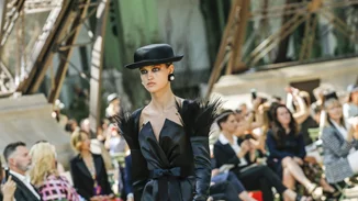 Ο οίκος Chanel λανσάρει για πρώτη φορά μια ολοκληρωμένη beachwear συλλογή