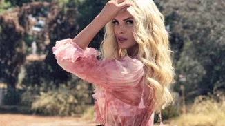 Κατερίνα Καινούργιου: Χορεύει με μπικίνι και τον καλύτερο παρτενέρ