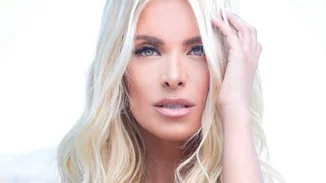 Κατερίνα Καινούργιου: Οι flamingo παντόφλες που την έκαναν χαρούμενη