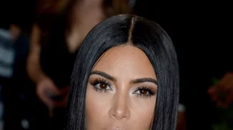 H Kim Kardashian με νέο χρώμα στα μαλλιά (και της πάει πολύ)