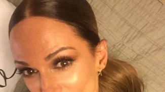 Έλλη Κοκκίνου | Σε βραδινή έξοδο συνοδευόμενη από τη μαμά της!