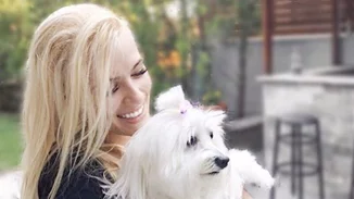 Λάουρα Νάργες: Με μπικίνι σε παραλία της Κρήτης