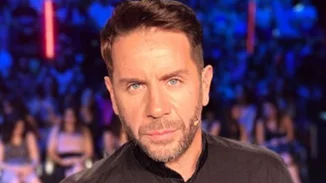 Γιώργος Μαζωνάκης: Ποζάρει με την αγάπη του στη πισίνα