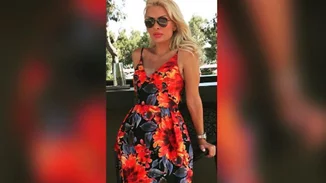 Ελένη Μενεγάκη: Με μπικίνι και λευκό καφτάνι στα Άχλα