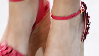 Σανδάλια καλοκαίρι 2017: Οι μεγαλύτερες τάσεις σε flats και ψηλοτάκουνα