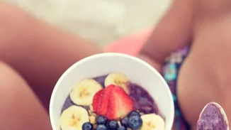 Mπανάνες, μούρα και μήλα: Ποια είναι η ιδανική στιγμή να φας το κάθε φρούτο για να είναι super θρεπτικά;