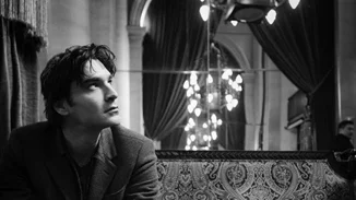 Χριστόφορος Παπακαλιάτης: Διακοπές με γοητευτική παρουσία