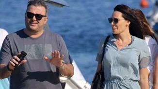 Αντώνης Ρέμος - Υβόννη Μπόσνιακ: Απόβαση με σκάφος στη Μύκονο