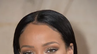 Η Rihanna υπογράφει νέα beauty σειρά και εμείς ξέρουμε τα πάντα γι' αυτήν
