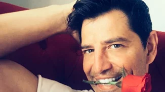 Σάκης Ρουβάς: Εμφανίστηκε ημίγυμνος και πιο καυτός από ποτέ