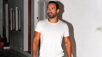 Σάκης Τανιμανίδης: Προκάλεσε χαμό σε παραλία της Μυκόνου