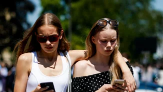 Οι καλοκαιρινές εκπτώσεις έφτασαν επιτέλους! Και εδώ θα βρεις τις καλύτερες προσφορές για παπούτσια!