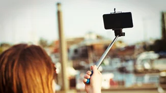 Selfie sticks: Απαγορεύτηκε η χρήση τους στο Μιλάνο!