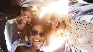 10 τρόποι για να κρατήσεις μια φιλία μετά τα 18