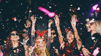 Είναι επίσημο: Αυτή είναι η ηλικία στην οποία είσαι πολύ μεγάλη για clubbing