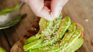 10 τρόποι να κάψεις θερμίδες και λίπος με σωστά σνακ