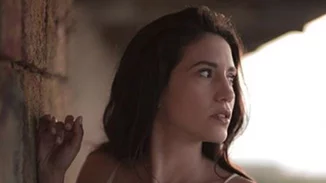 Ελένη Βαΐτσου: Χαμογελαστή στην παραλία