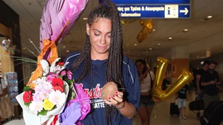 Ευριδίκη Βαλαβάνη: Το νέο look στα μαλλιά και η συγκινητική στιγμή με τους γονείς της