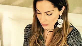 Δέσποινα Βανδή: Με λευκό ολόσωμο μαγιό αναστατώνει το Instagram