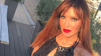 Βίκυ Χατζηβασιλείου: Με ολόσωμο μαγιό στην παραλία