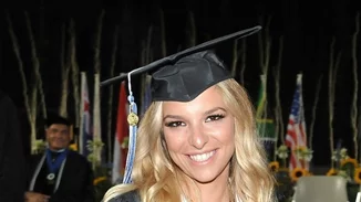 Εριέττα Κούρκουλου: Αποφοίτησε από το Αμερικάνικο Κολέγιο - Μαζί της ο σύντροφός της!