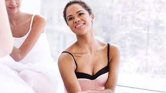 Αυτή η μπαλαρίνα είναι η νέα μούσα του αρώματος Modern Muse της Estée Lauder