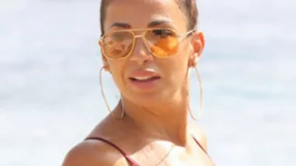 Ελένη Χατζίδου: Η σέξι εμφάνιση με μαγιό σε παραλία της Μυκόνου