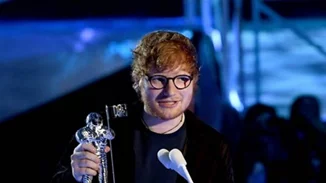 Και ναι! Ο Ed Sheeran είναι ο τραγουδιστής της χρονιάς!