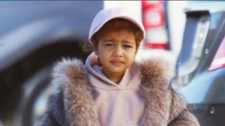 North West: Τραγουδάει στην κάμερα της Kim και "λιώνει" το ίντερνετ (βίντεο)