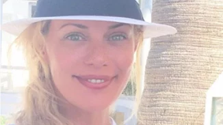 Ζέτα Μακρυπούλια: Φωτογραφίζεται με ολόσωμο μαγιό!