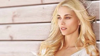 Δούκισσα Νομικού: Ποζάρει με φόντο το ηλιοβασίλεμα