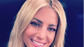 Ευαγγελία Αραβανή: Με ολόσωμο μαγιό στη Λευκάδα