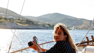 Digital detox: Πώς θα μείνεις μακριά από το κινητό στις διακοπές σου