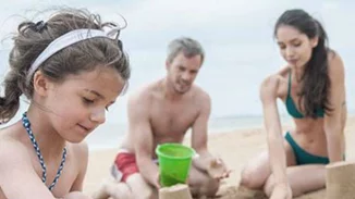 Γιατί οι γονείς πρέπει να έχουν κοινή γραμμή – ένα περιστατικό στην παραλία