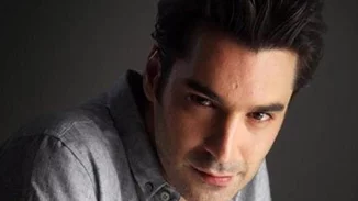 Χριστόφορος Παπακαλιάτης: Δείτε τον στην παραλία κατά τη διάρκεια των διακοπών του