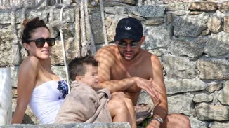 Καλομοίρα: Στη Μύκονο με τον Γιώργο Μπουσάλη & τα παιδιά τους