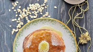 Σούπερ healthy pancakes με βρώμη και γιαούρτι από την Άντα Λιβιτσάνου